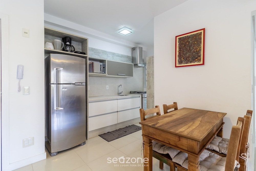Apart w/ Barbecue in Condominium With Pool Bri0102