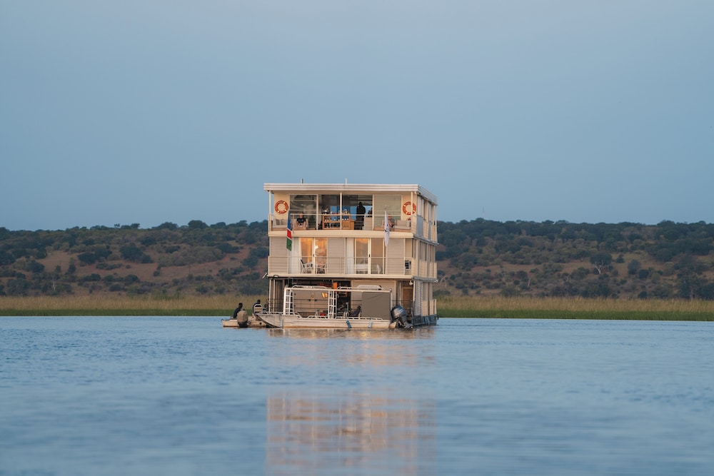 Zambezi Queen by Mantis