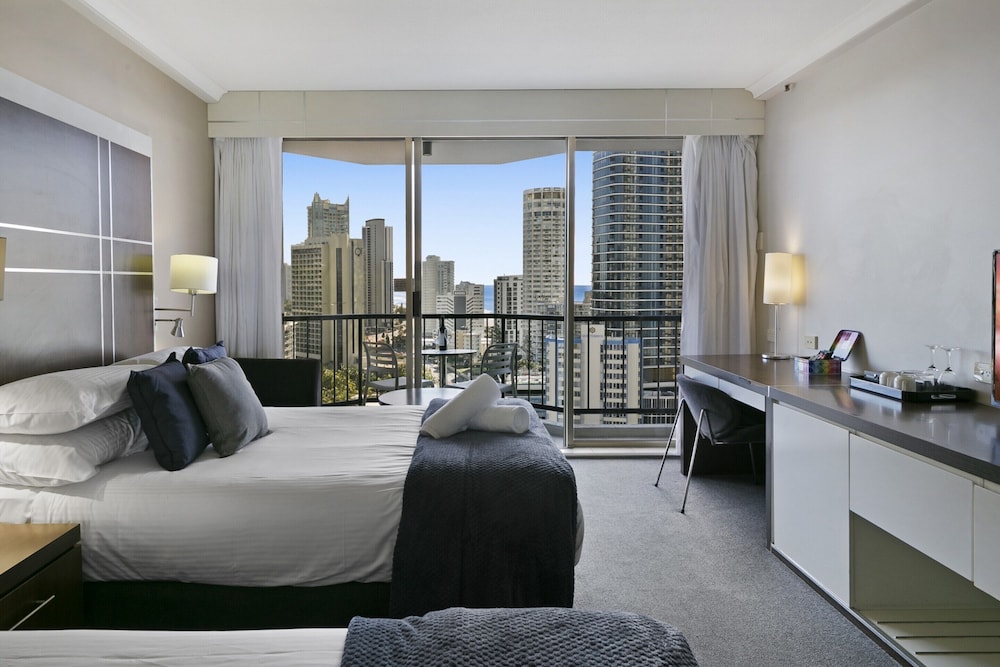 Ocean View 2-bed Studio In the Heart of Surfers