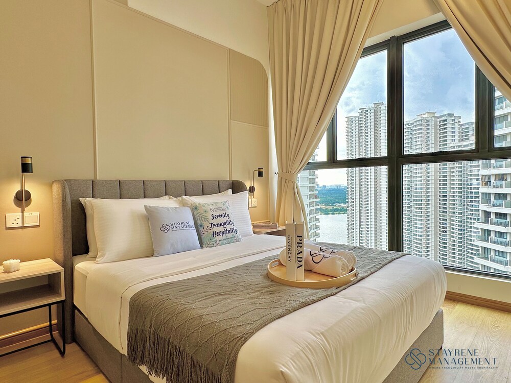 Country Garden Danga Bay Sea View Homestay by Stayrene