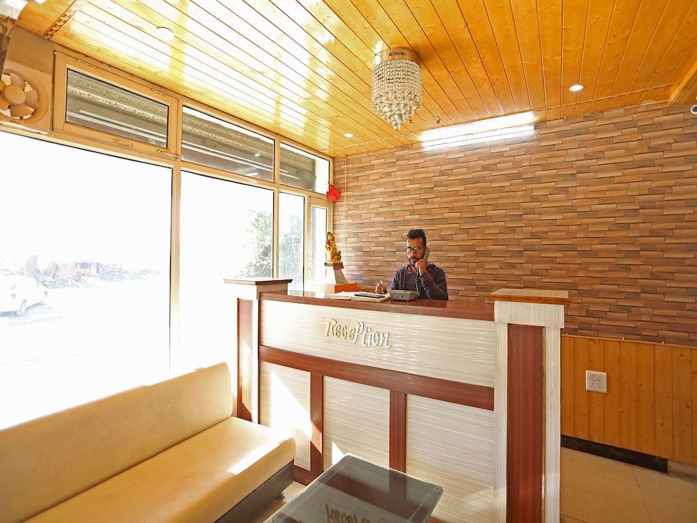 Lobby & Reception