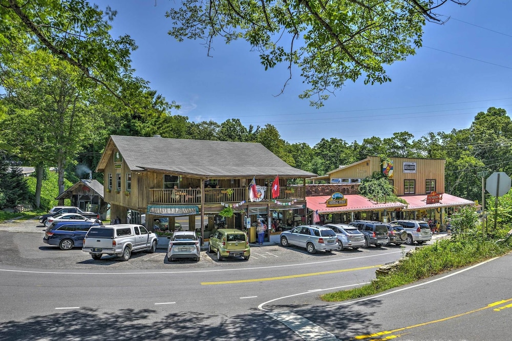 Charming Blue Ridge Cottage w/ Stunning Views! view 5