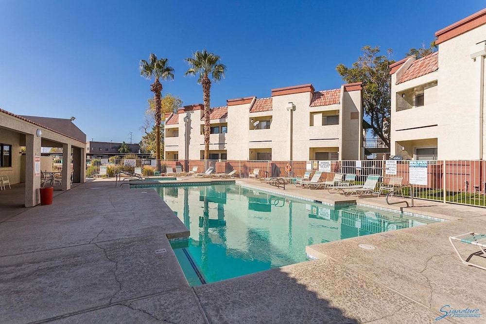 Cliffs in Surprise By Signature Vacation Rentals