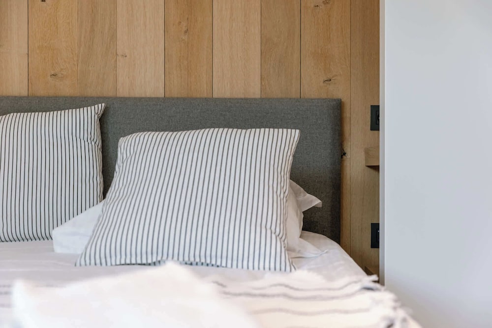 Charming Chic Stay With Garden Views Parking