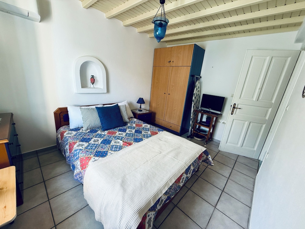 Stylish 2 Bd Escape Apt at Ornos Beach