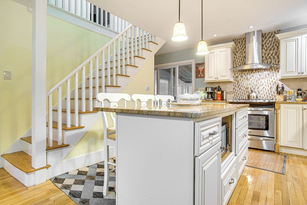 < Half-mi to Shore: Harwich Port Beach House
