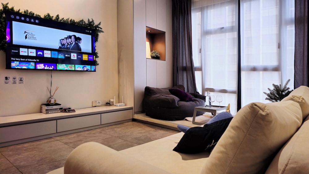 Millerz Square Family Rooms by TwoFive