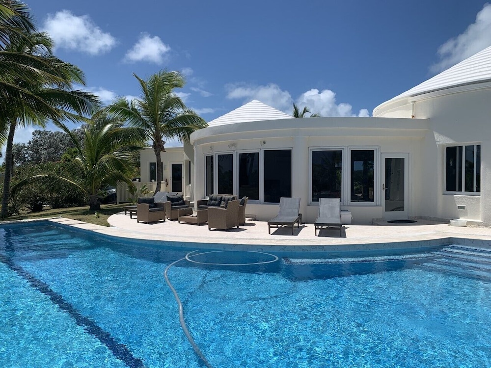 Exquisite Retreat: Contemporary Estate On Pink Sand Beach