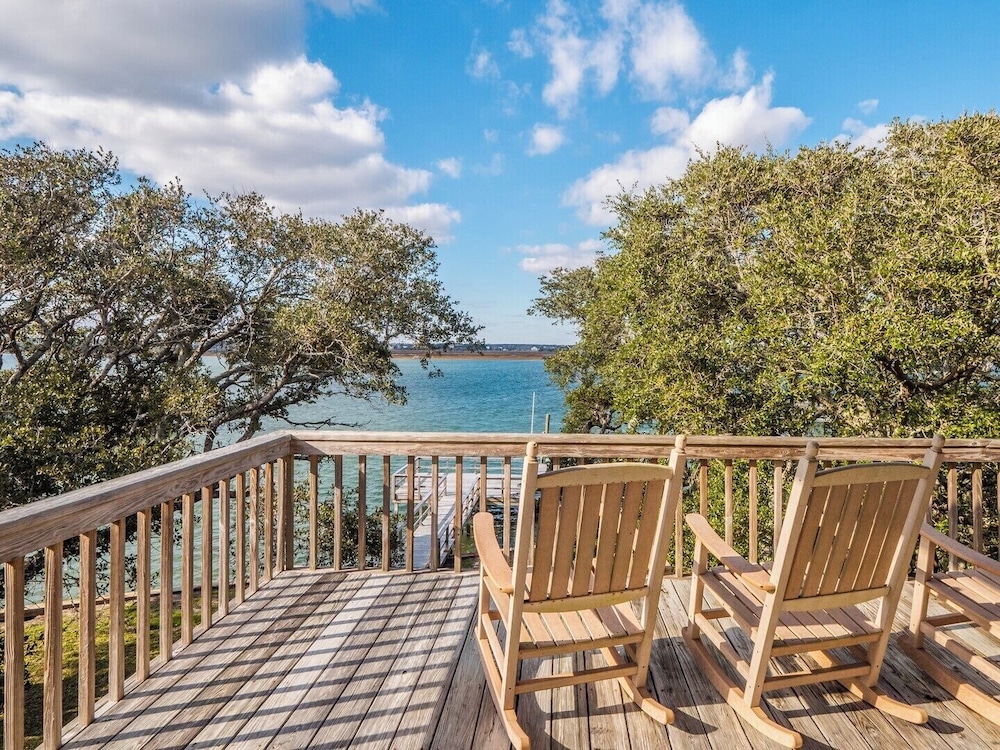 Nicholson Oaks by Topsail Realty