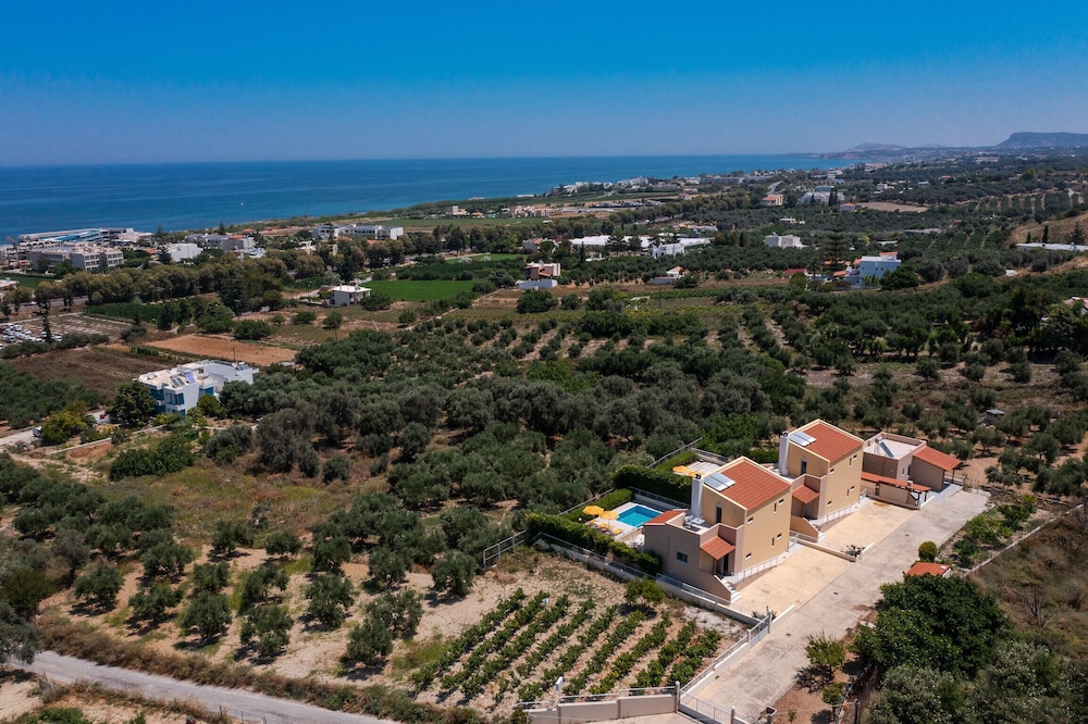 Yanni's villas