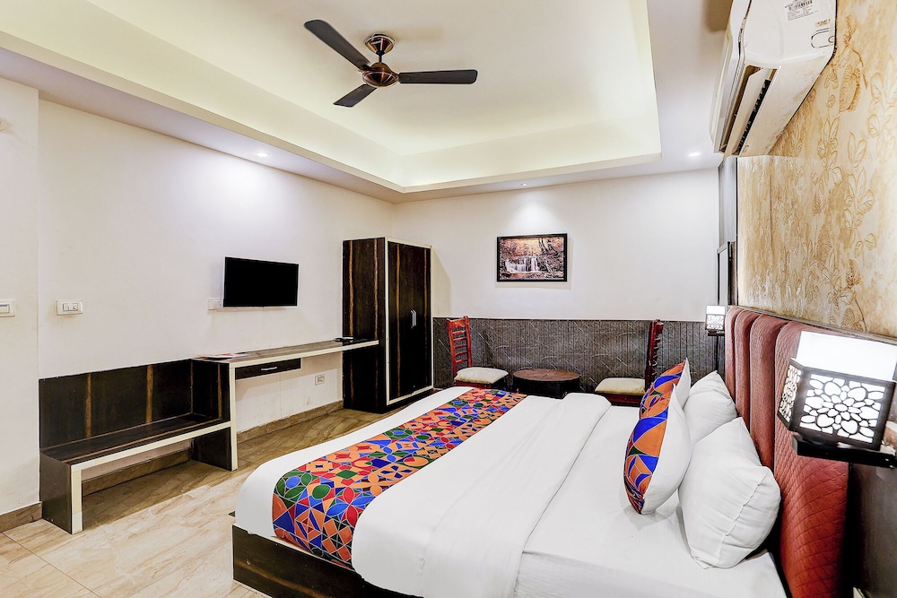 Fabhotel Ramaya Palace