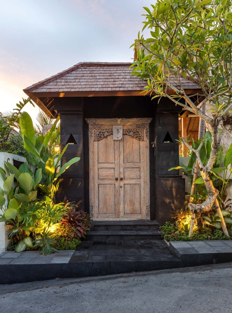 Villa Chempaka by Alfred in Bali - New Luxe Tropical 4BR Dream Villa in Canggu