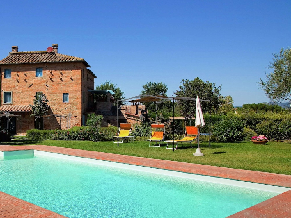 Villa in Cortona With Pool & Garden view 5