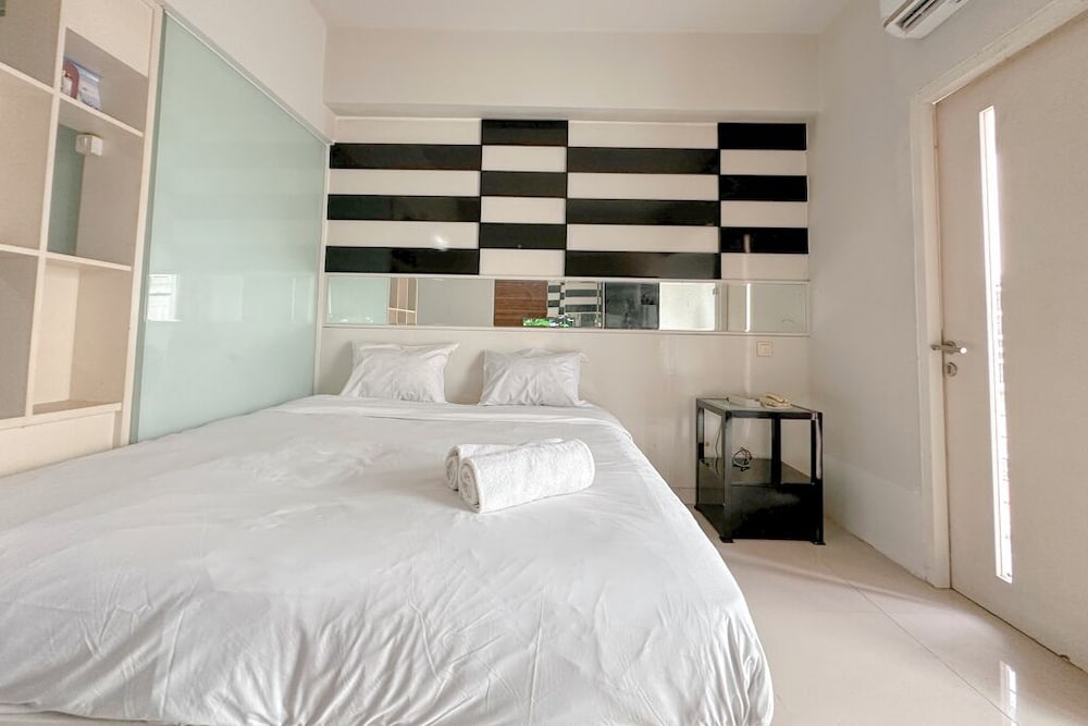 Minimalist and Cozy Studio at The Square Surabaya Apartment