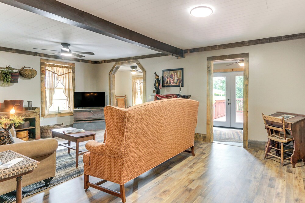 Historic Home w/ Mountain Views in Dry Run