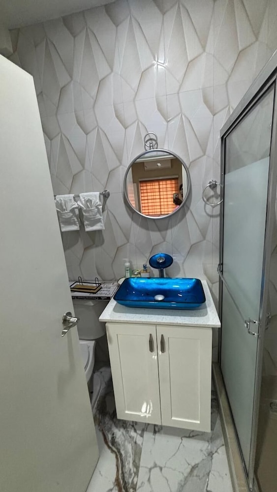 360 Rokview Suites