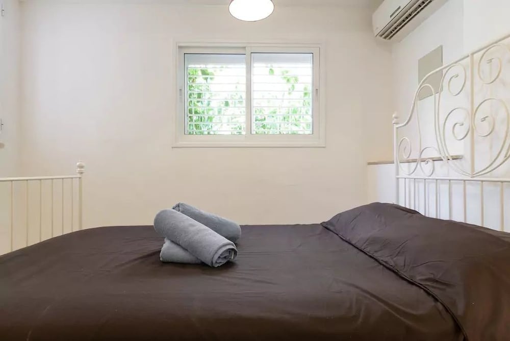 2Rooms Perfect Location 1Min to Beach