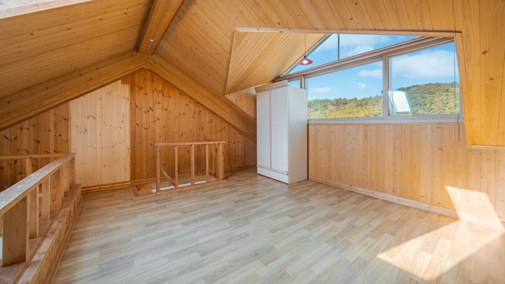 Yeongheungdo Rainbow Ocean View Pension