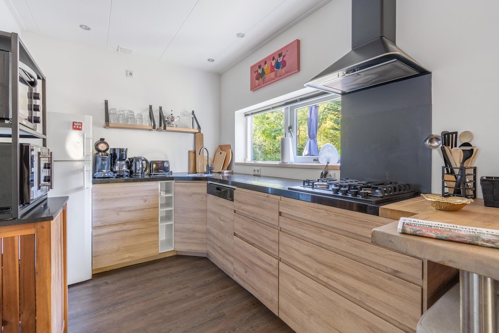Tastefully Furnished Bungalow for 6 People With Lots of Privacy
