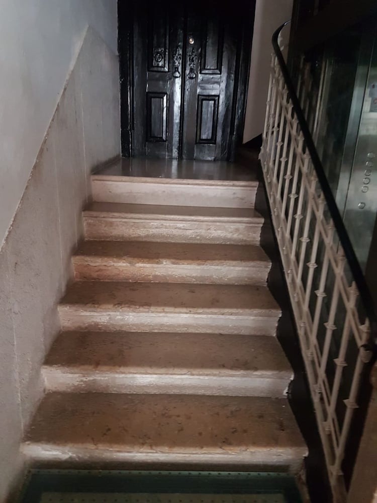 Artistic Alfama 4BR Cathedral Views Tram 28