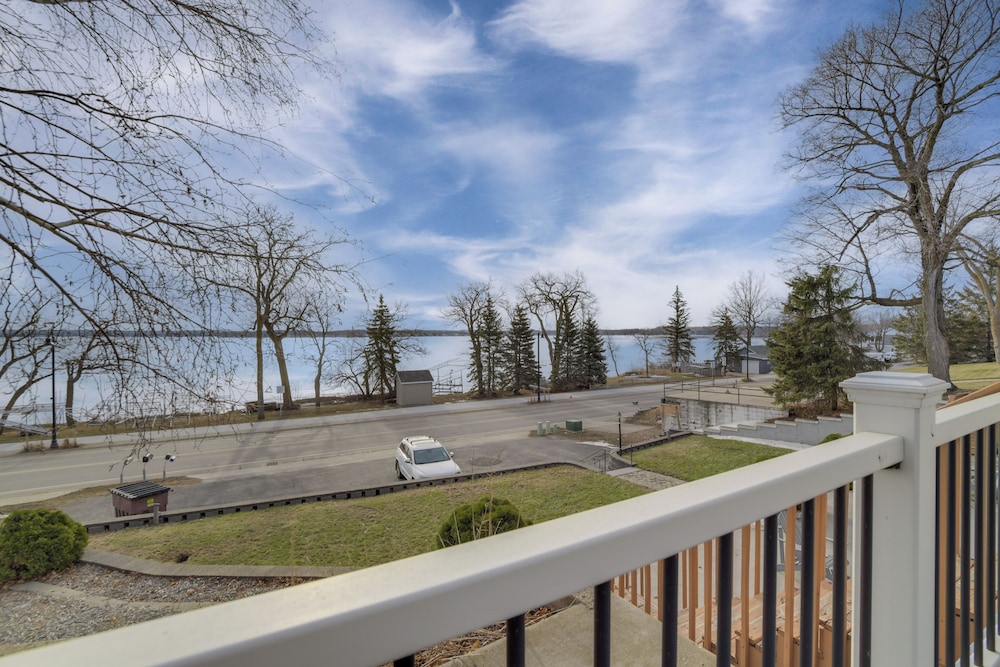 Fire Pit, Waterfront + Boat Dock: Detroit Lake Gem