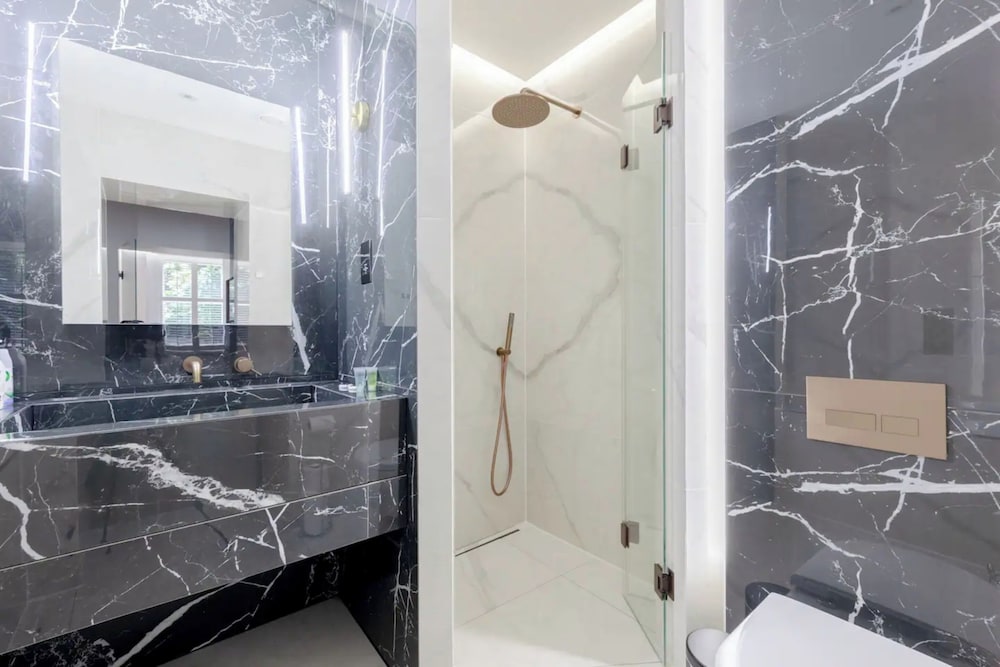 Beautifully Refurbished 2BD Flat - Earl's Court!