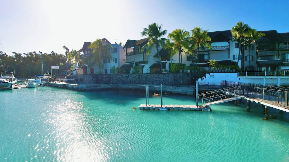 Seas the DAY Luxury Seafront!