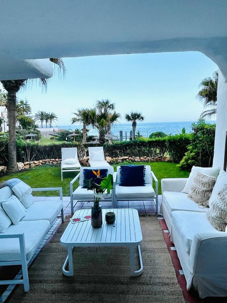 Flat With Garden on the First Line of the sea in Puerto Banús photo 5