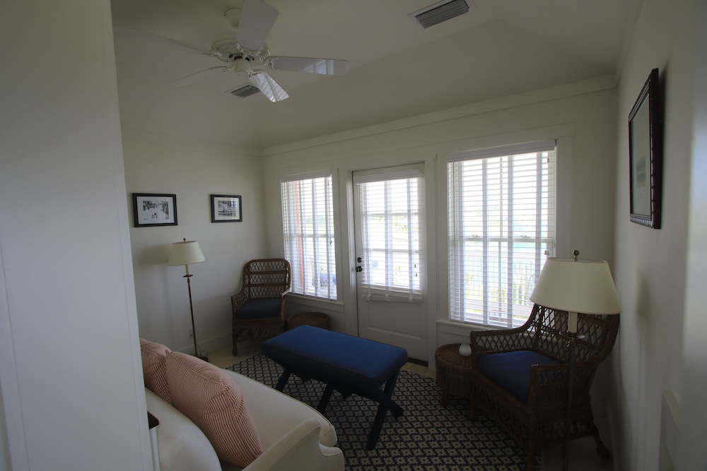 The Sandpiper Inn & Cottages