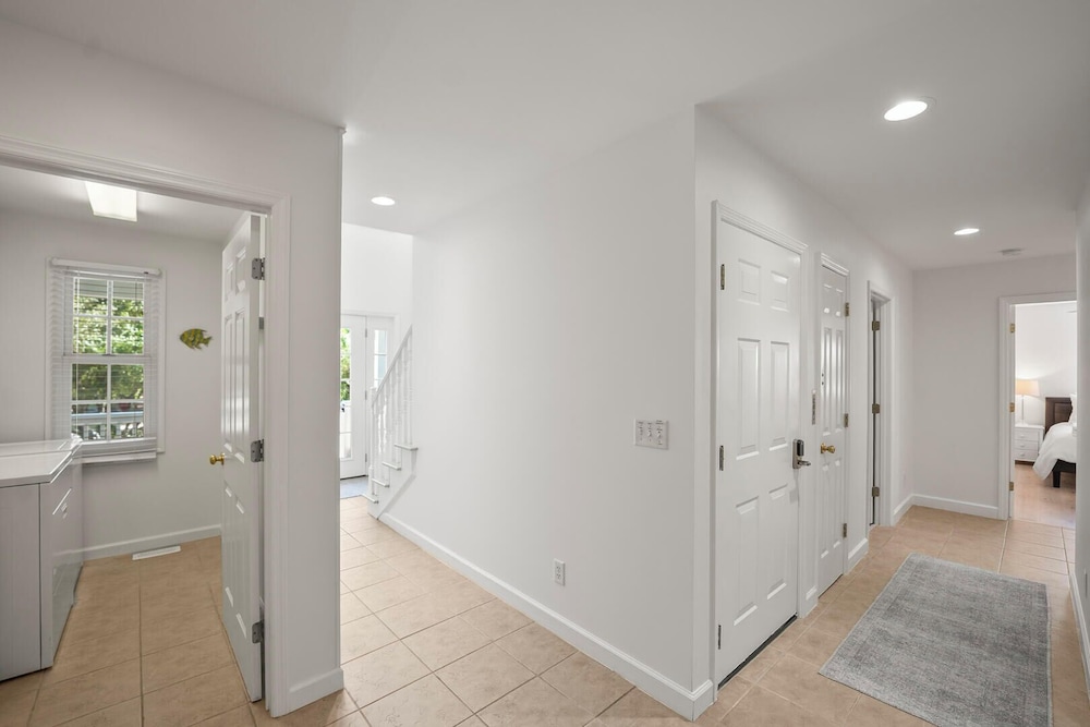 723 Seahorse Road - Newly Renovated, 5-bedroom Oceanside Home