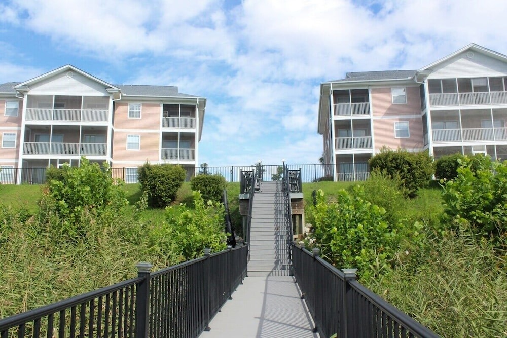 Waterway Village 17h 2 Bedroom Condo