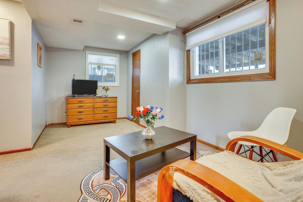 2 Mi to Dtwn St Paul: Home w/ Private Deck & Yard!