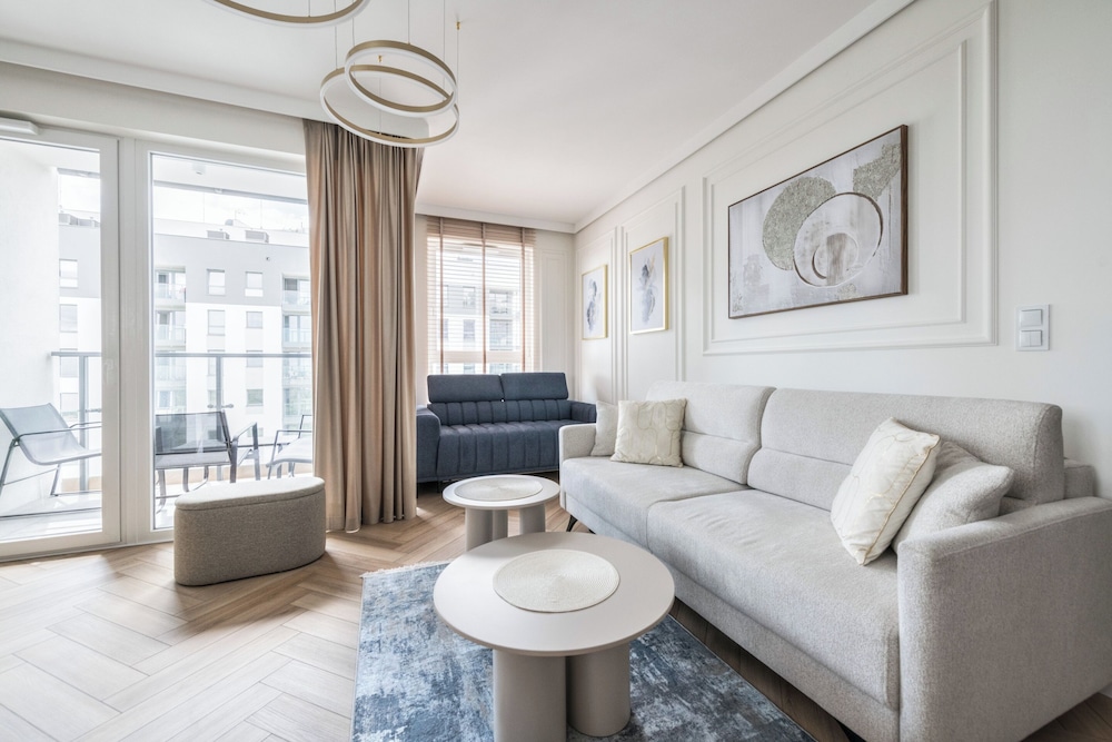 Horizon 170 Deluxe by Grand Apartments