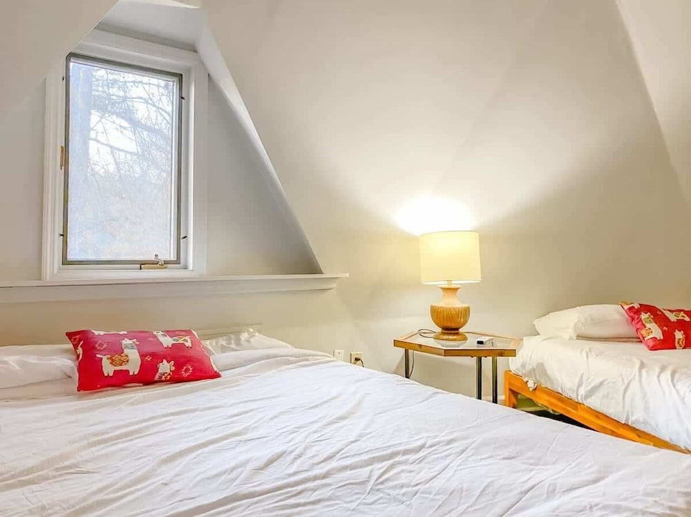 Bell Circle Eccentric Geodesic Dome-home