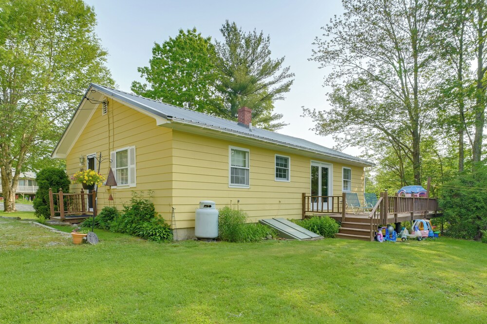 1 Mi to Main St: Charming Elsworth Home w/ Yard!