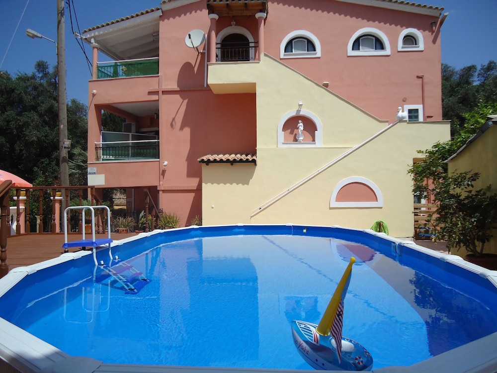 Almyra Apartments & Studios