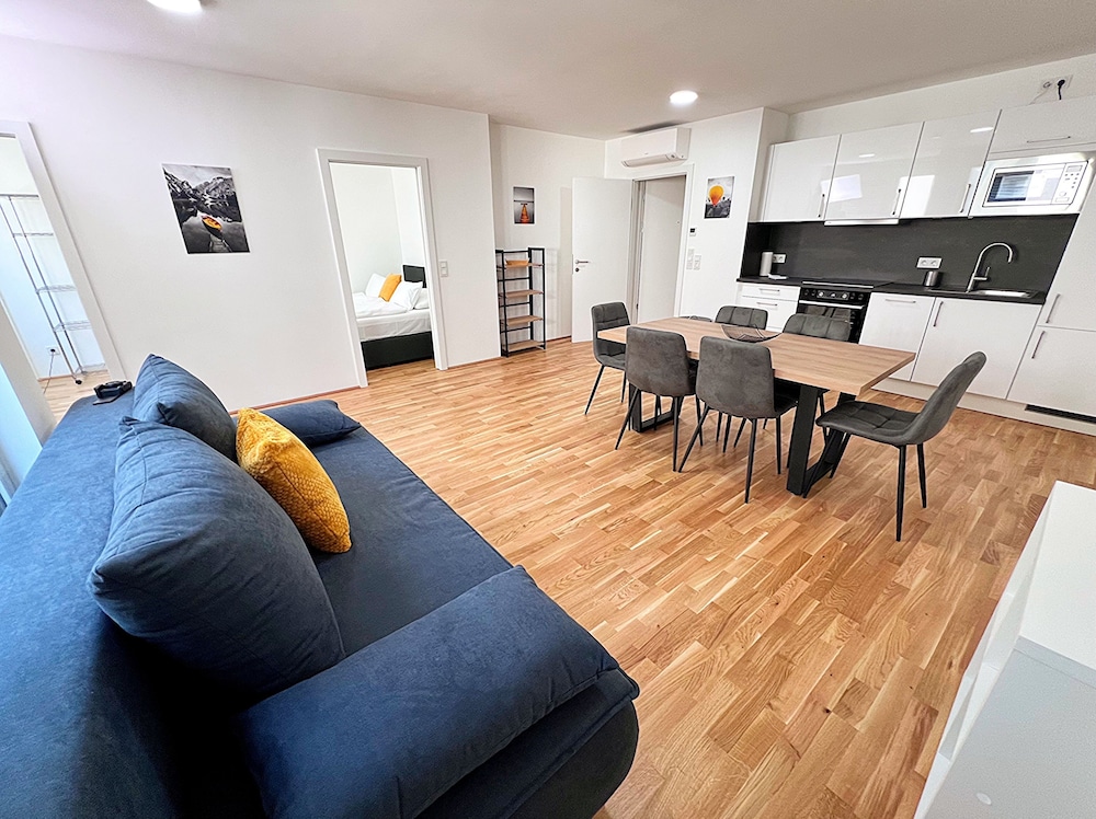 Apartments next to Public Transport GG13