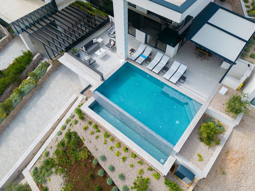 Villa Majestic With Sauna and Beautiful Views