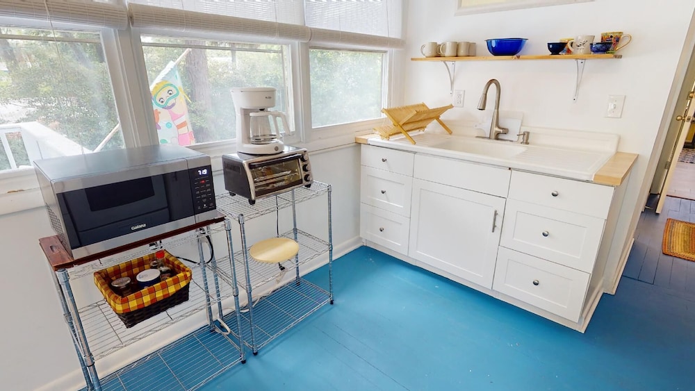 712 2nd Avenue - Upper