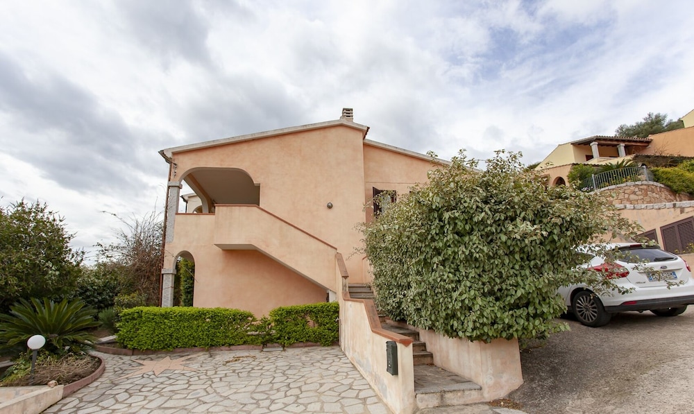 Apartment Janna Di La Chessa Vista Su Tavolara view 4