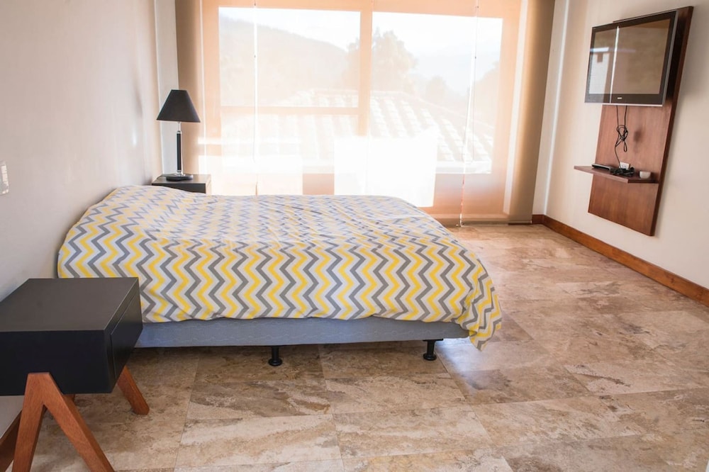 Luxury Casa Guayllabamba - BBQ Jacuzzi Gym Piscina