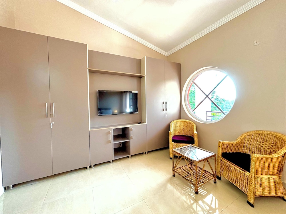 Luxury 4 Bedroom's Independent villa