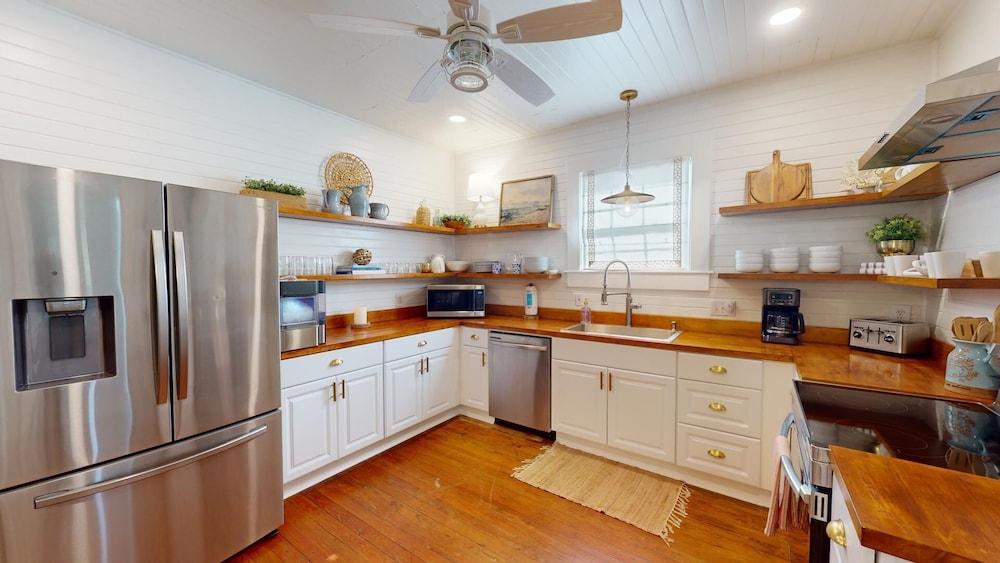 16 6th Avenue by Tybee Vacation Rentals