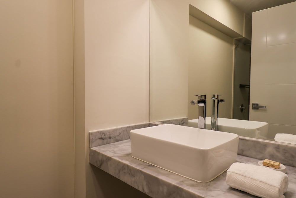 w Breathtaking 2BR With Balcony in Miraflores
