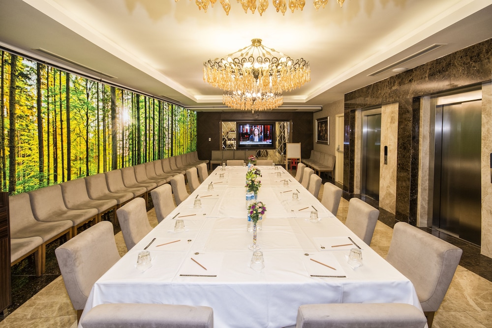 The Conforium Hotel - Image 40