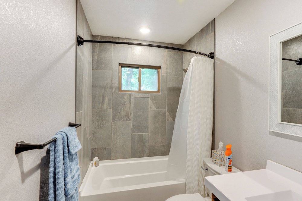 Sioux Falls Home Near Downtown: 2 Living Areas!