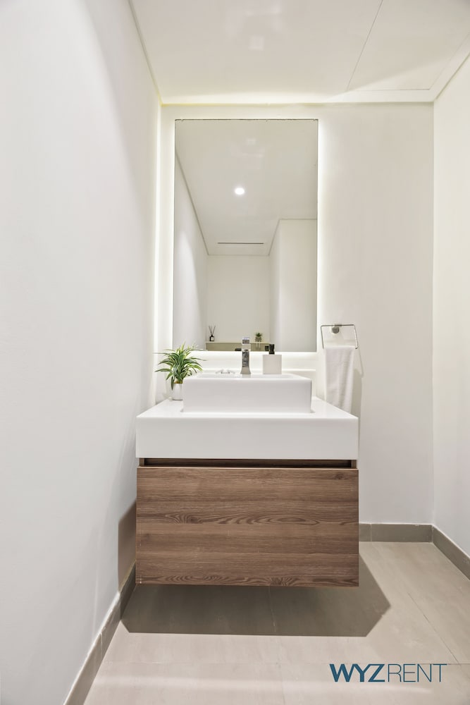 Blossoming 1BR Walk to Dubai Mall & Pool