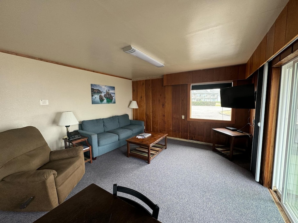 Sunset Oceanfront Lodging