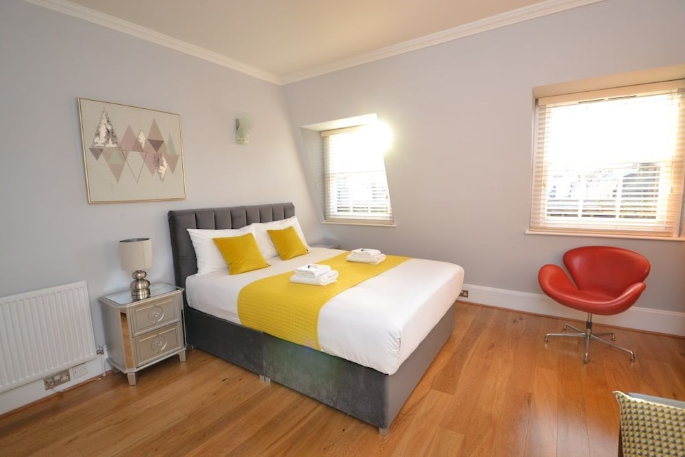 Luxury Hyde Park