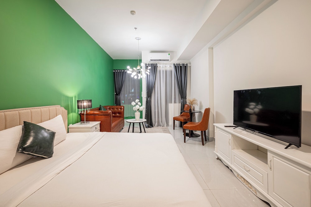SOHO Premier Residence